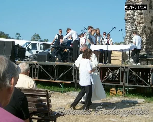 rotunda 2001 08 mv